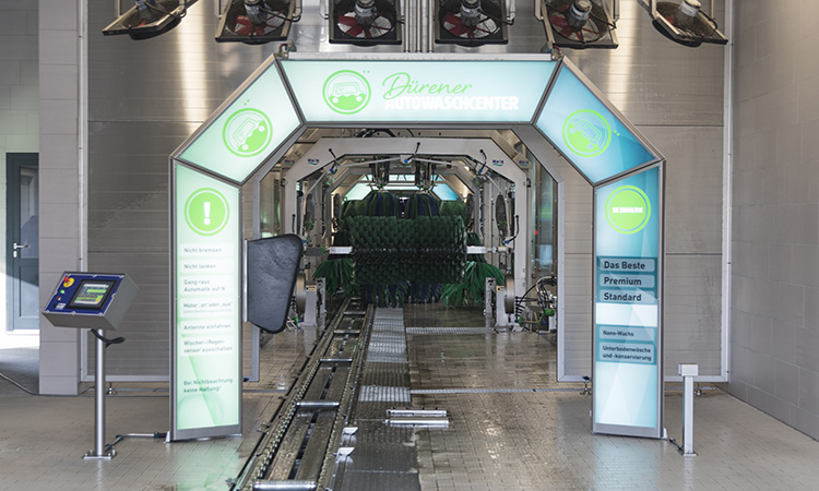 Einfahrt in Dürener Autowaschanlage