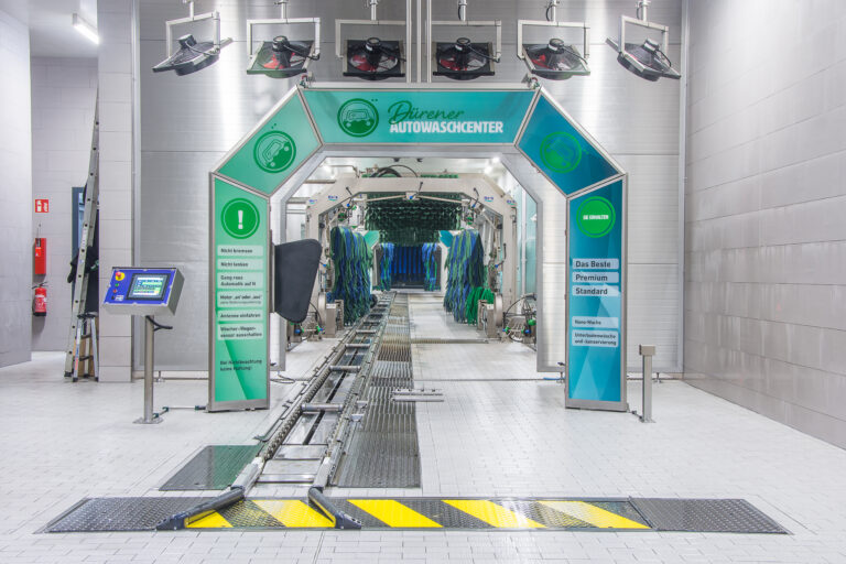 Beginn der Waschstraße im Dürener Autowaschcenter