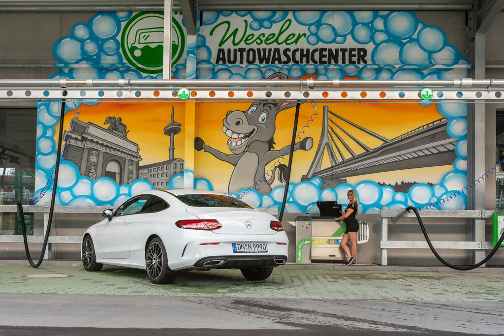 Wandbemalung bei den Saugerplätzen im Weseler Autowaschcenter